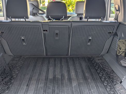 Used 2023 Land Rover Defender 110 X-Dynamic SE image 16