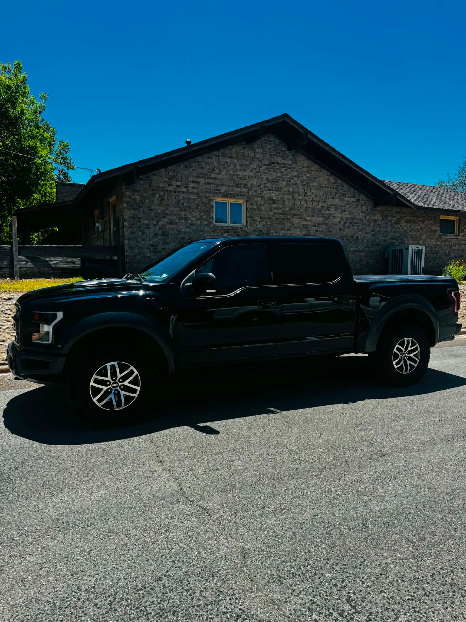Used 2018 Ford F150 Raptor w/ Equipment Group 802A Luxury AWD/4WD image 2