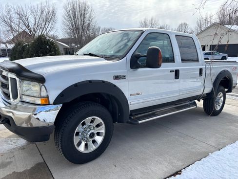 Used 2004 Ford F350 Lariat image 1