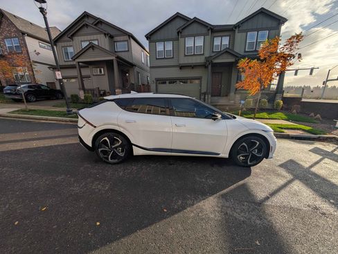 Used 2022 Kia EV6 GT-Line w/ GT-Line Suede Seat Package image 4