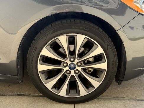 Used 2019 Ford Fusion SE image 12