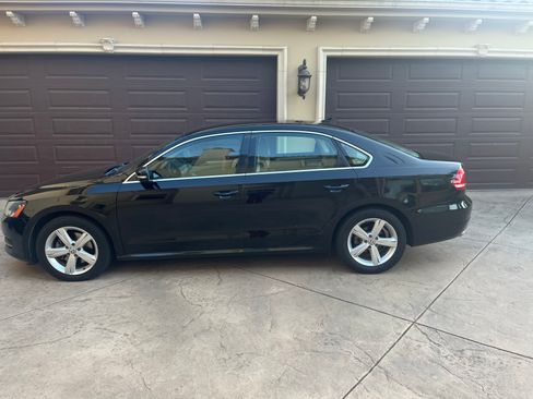 Used 2013 Volkswagen Passat 2.5 SE FWD image 1