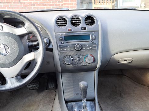 Used 2005 Chevrolet Avalanche Z71 w/ Preferred Equipment Group image 9