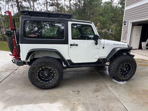 Used 2017 Jeep Wrangler Rubicon w/ Power Convenience Group image 5