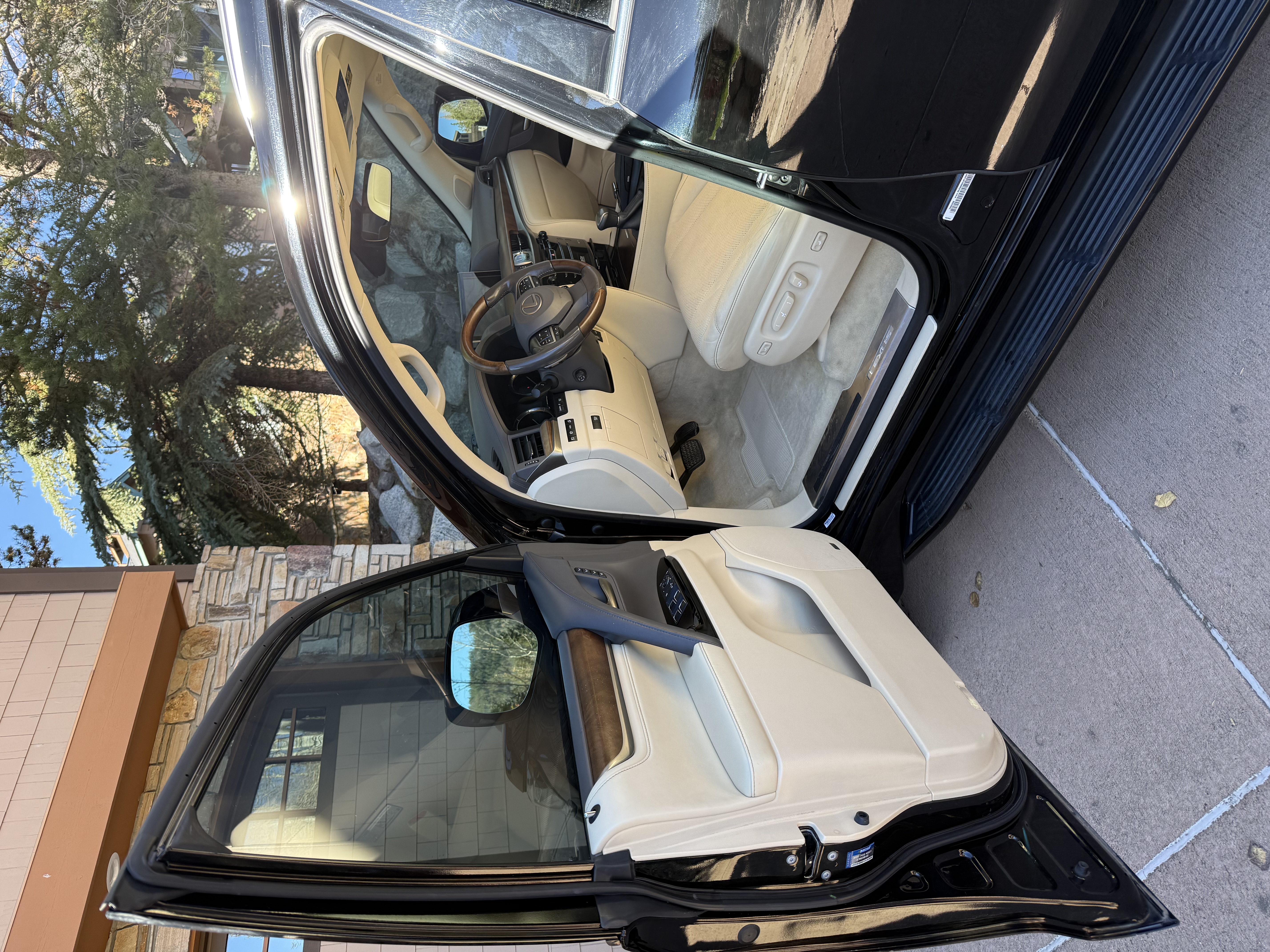 Used 2016 Lexus LX 570 4WD w/ Luxury Package image 13