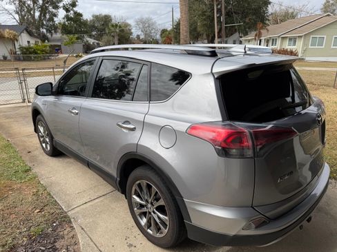 Used 2017 Toyota RAV4 Limited image 13