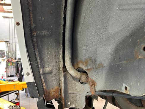 Used 2004 Pontiac Aztek 2WD w/ 1SB Preferred Equipment Group image 27