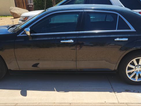 Used 2012 Chrysler 300 Limited RWD image 1