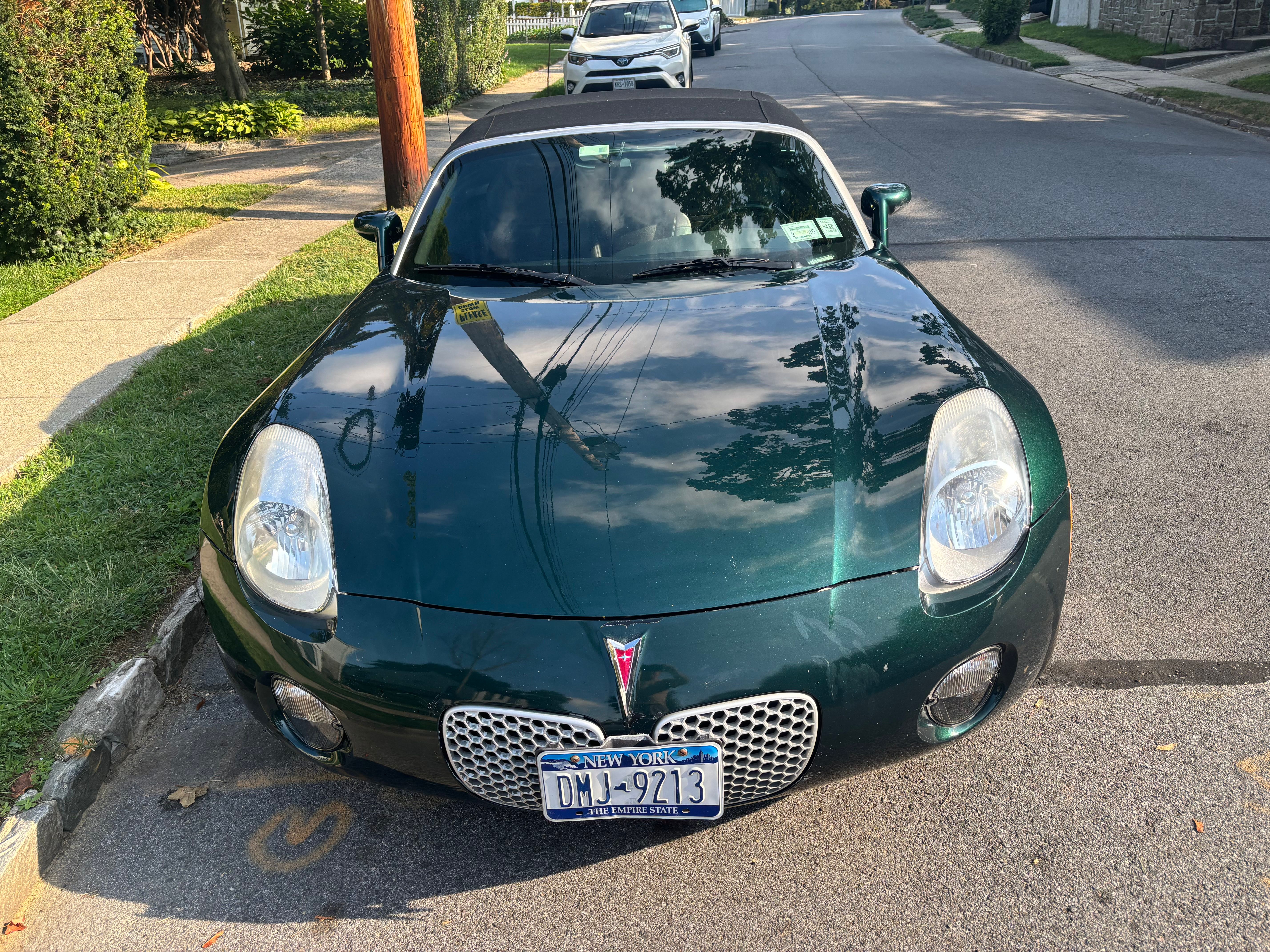 Used 2006 Pontiac Solstice Convertible w/ Premium Package RWD image 4