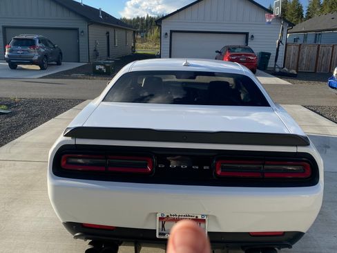Used 2015 Dodge Challenger R/T Scat Pack w/ Leather Interior Group RWD image 4