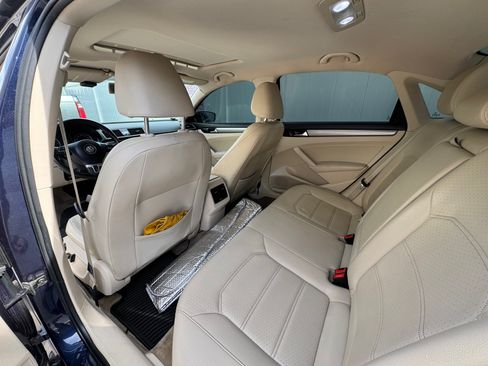 Used 2014 Volkswagen Passat TDI SE image 12