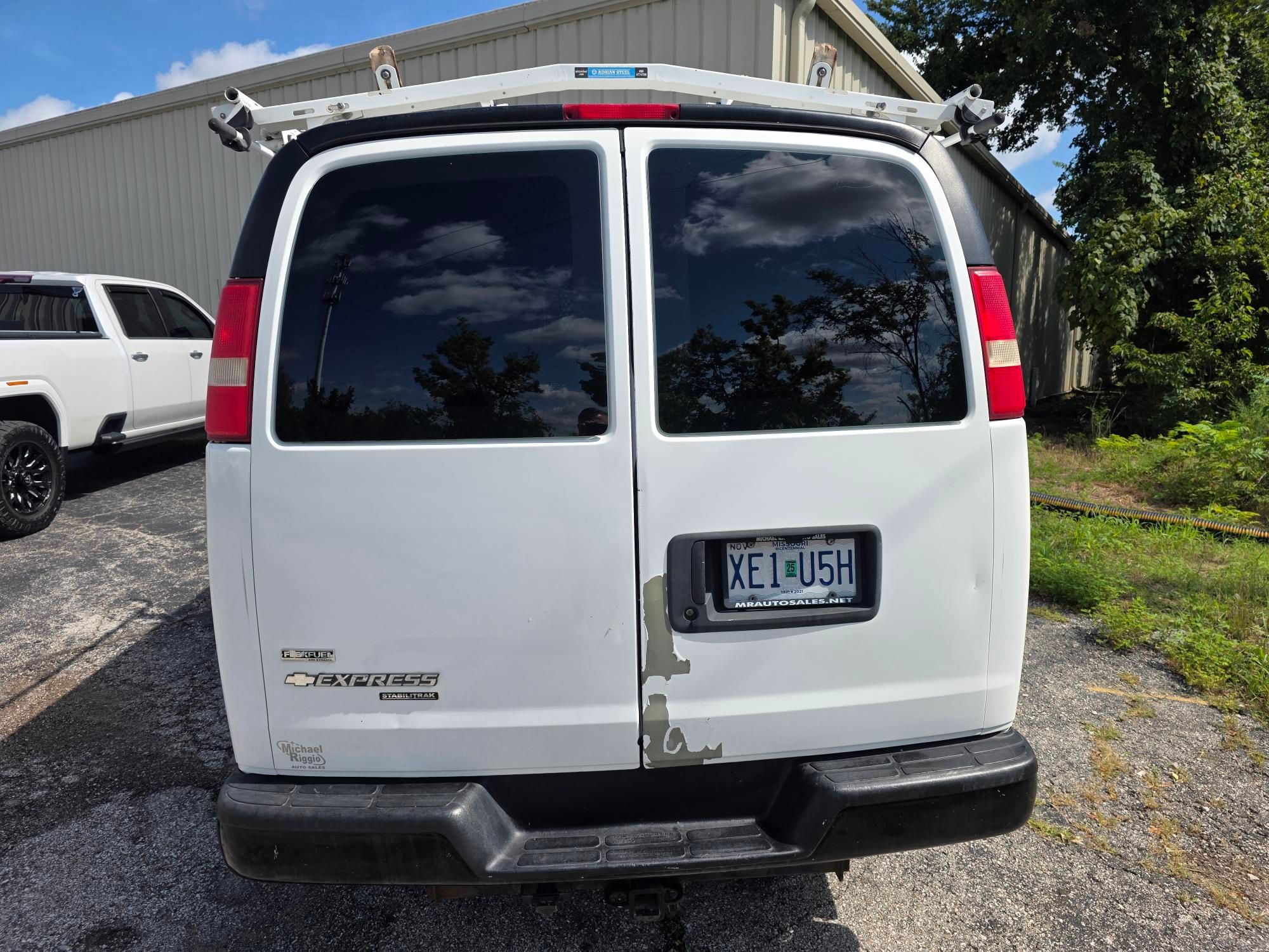 Used 2011 Chevrolet Express 2500 Extended RWD image 6