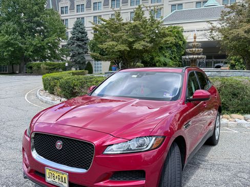 Used 2018 Jaguar F-PACE Premium AWD/4WD image 2