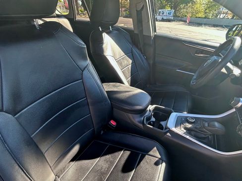 Used 2019 Toyota RAV4 XLE image 6