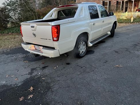 Used 2006 Cadillac Escalade EXT image 2