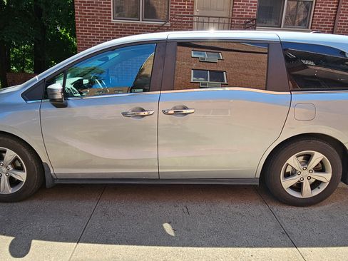 Used 2019 Honda Odyssey EX image 4