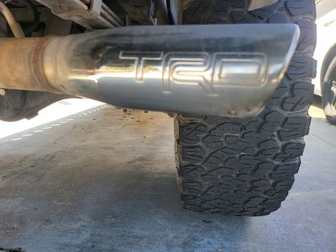 Used 2017 Toyota Tacoma TRD Off-Road w/ Tow Package (A/T) image 16