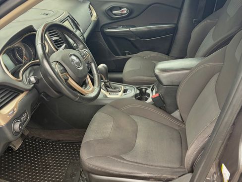 Used 2016 Jeep Cherokee Latitude w/ Cold Weather Group AWD/4WD image 9