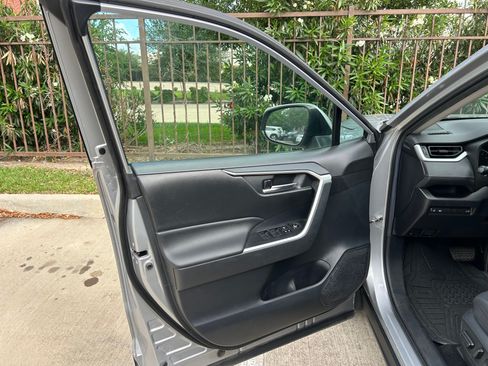 Used 2019 Toyota RAV4 XLE w/ Convenience Package image 24