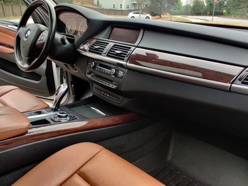 Used 2010 BMW X5 xDrive30i image 21