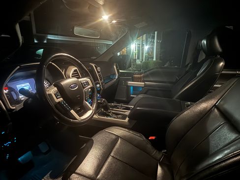 Used 2018 Ford F150 Lariat w/ Equipment Group 502A Luxury image 8