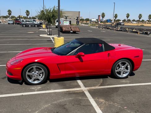 Used 2005 Chevrolet Corvette Convertible w/ Preferred Equipment Group image 5
