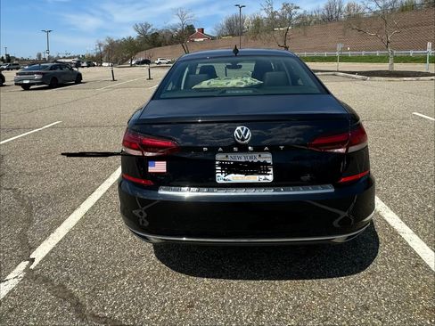 Used 2021 Volkswagen Passat 2.0T SE image 2