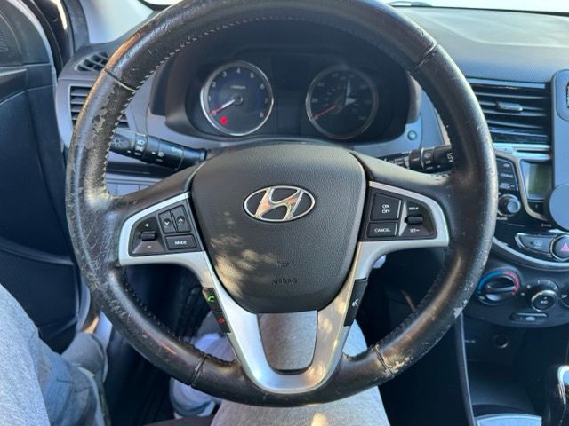 Used 2012 Hyundai Accent SE FWD image 6