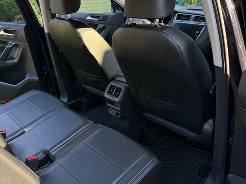 Used 2021 Volkswagen Tiguan SE image 8