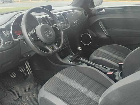Used 2012 Volkswagen Beetle 2.0T image 4