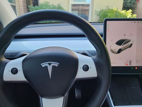 Used 2020 Tesla Model Y Long Range image 4