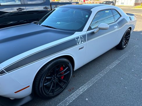 Used 2022 Dodge Challenger R/T Scat Pack w/ T/A Package RWD image 2