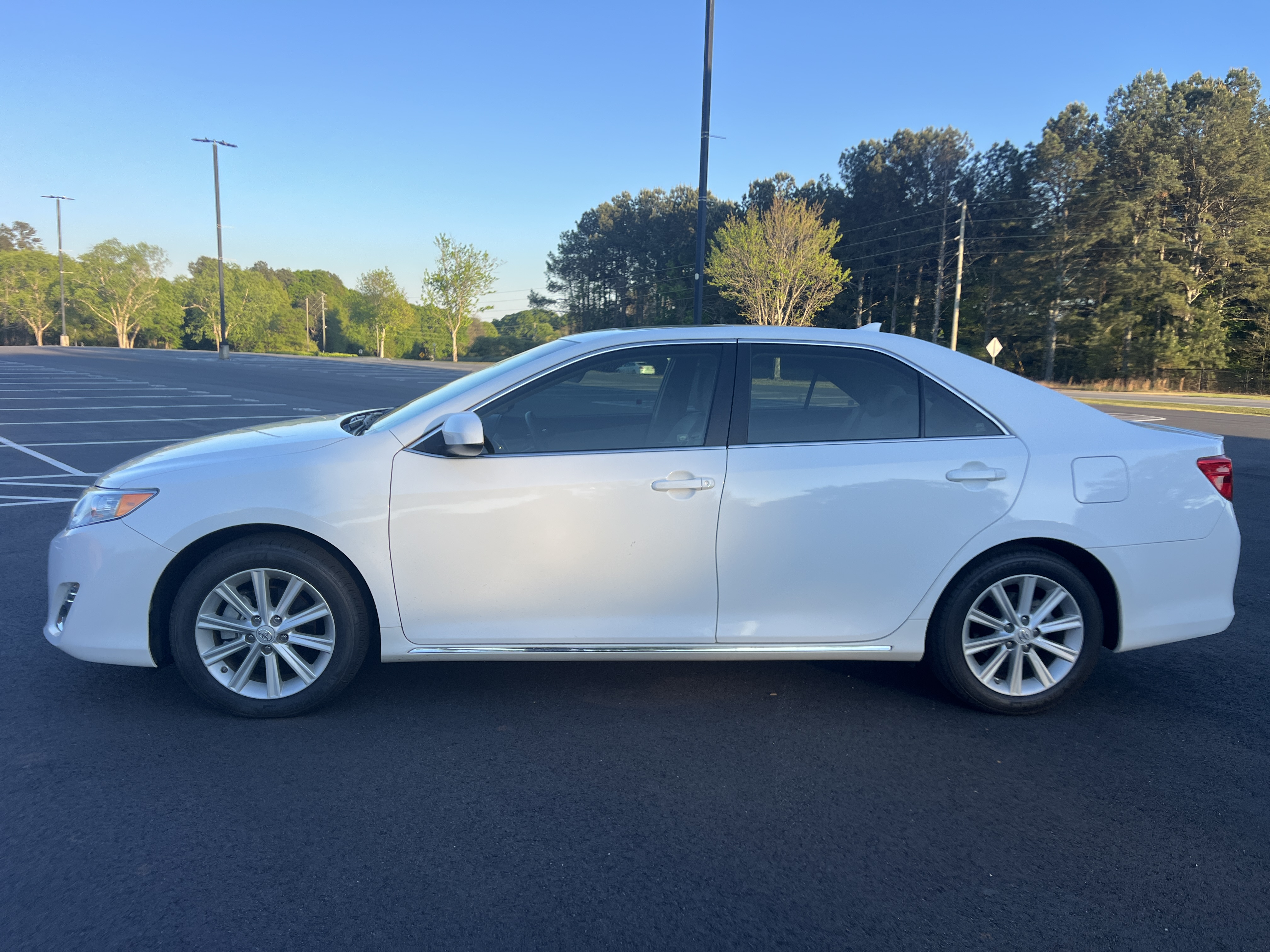Used 2012 Toyota Camry XLE FWD image 5