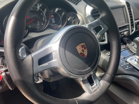 Used 2014 Porsche Cayenne Platinum Edition image 18