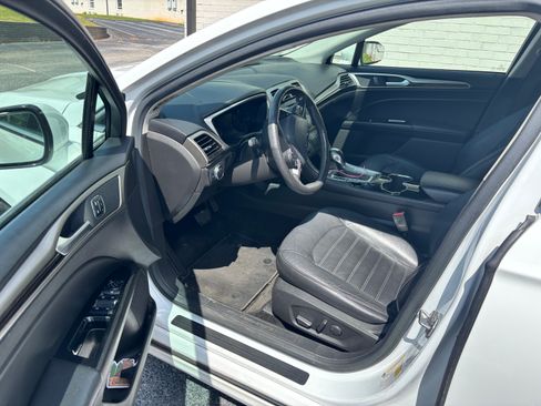 Used 2016 Ford Fusion SE w/ Equipment Group 202A image 9