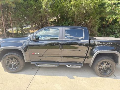 Used 2018 Chevrolet Colorado Z71 w/ Z71 Midnight Edition image 8