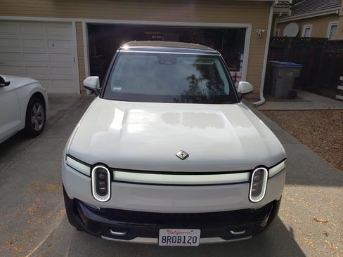 Used 2023 Rivian R1S Adventure AWD/4WD image 2