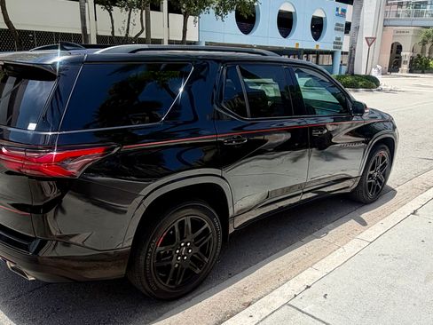 Used 2023 Chevrolet Traverse Premier w/ Redline Edition FWD image 4
