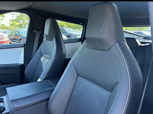 Used 2024 Tesla Cybertruck AWD Crew Cab image 11