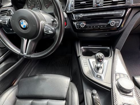 Used 2018 BMW M4 Convertible w/ Competition Package RWD image 11