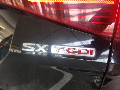 Used 2021 Kia Seltos SX w/ SX Sunroof Package image 9