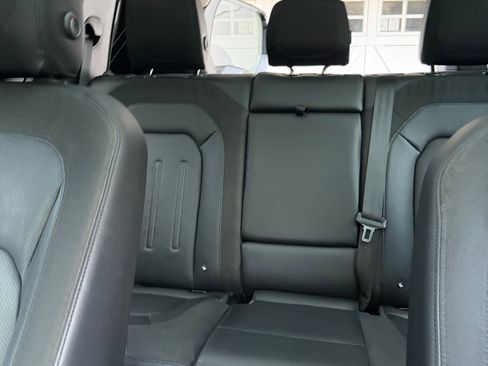 Used 2020 Land Rover Defender 110 SE image 14