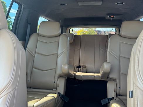 Used 2018 Cadillac Escalade ESV Platinum image 8