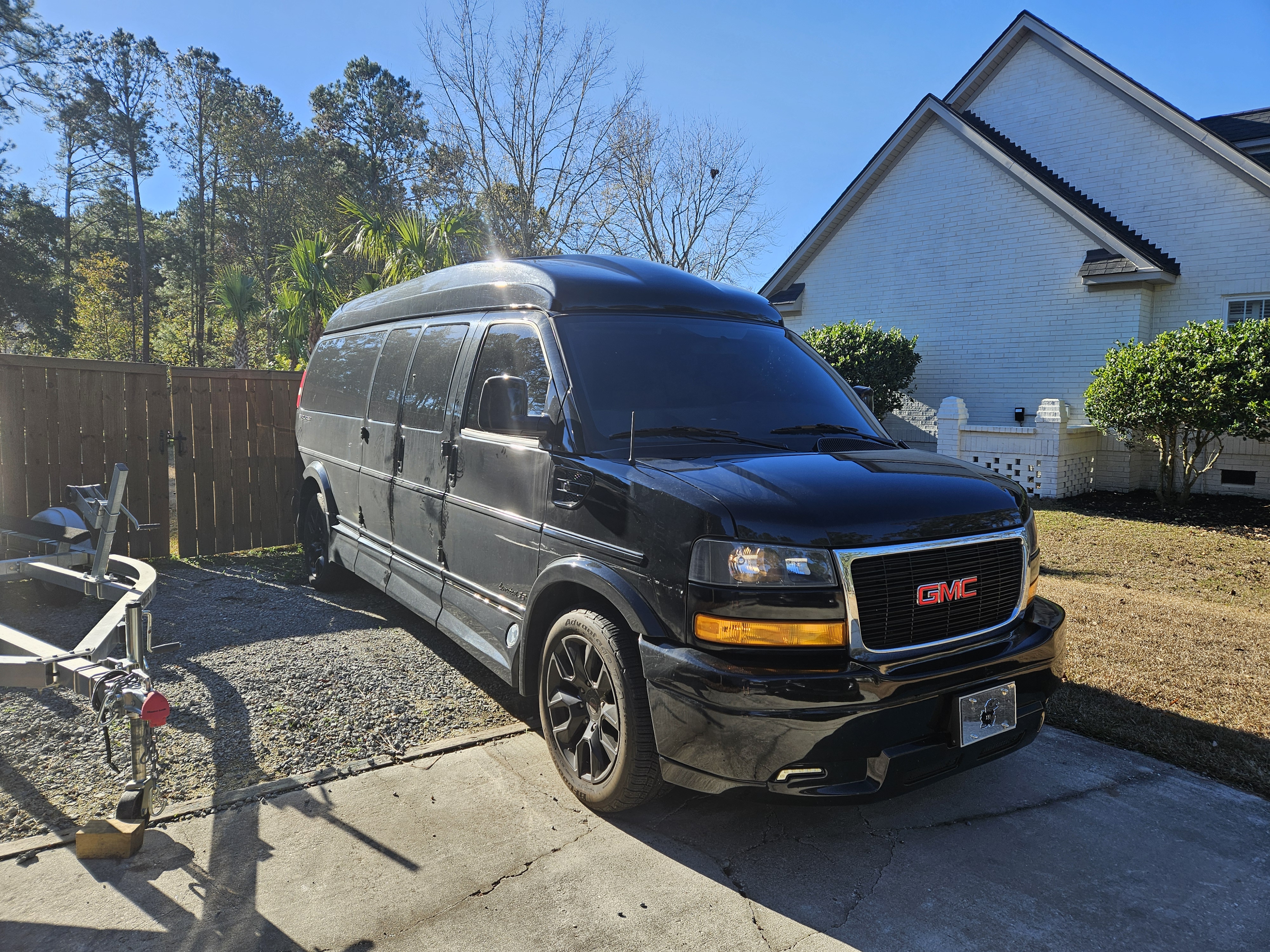 Used 2023 GMC Savana 2500 Extended RWD image 2