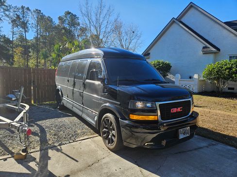 Used 2023 GMC Savana 2500 Extended RWD image 1
