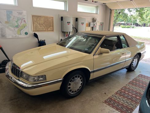 Used 1993 Cadillac Eldorado FWD image 1