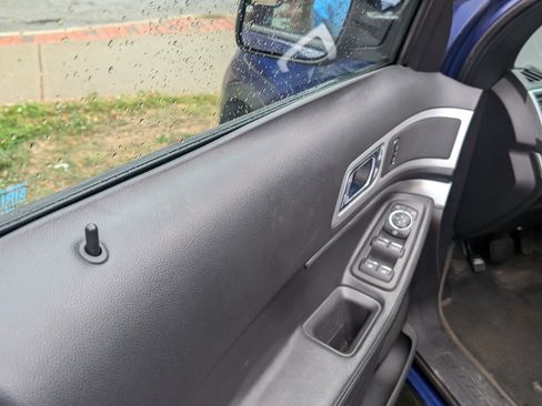 Used 2015 Ford Explorer XLT image 11