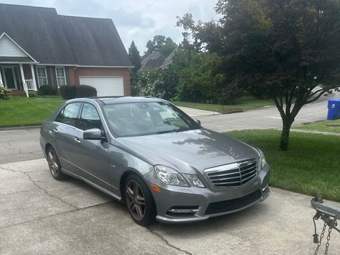 Used 2012 Mercedes-Benz E 550 4MATIC Sedan image 2