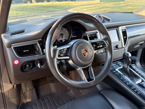 Used 2016 Porsche Macan S image 11