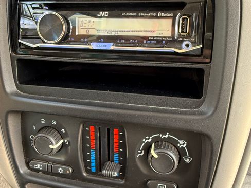 Used 2008 Chevrolet TrailBlazer 4WD w/ Smoker's Package image 2